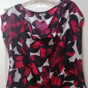 Sleeveless split neck top